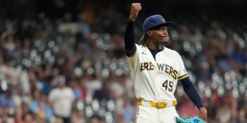 Abner Uribe se disculpa y culpa a Oliver Marmol por su celebración ante los Cardenales de San Luis