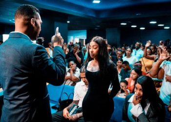 Varias influencers y cantantes dominicanas aceptan a Dios en sus vidas, se les ve en iglesias o lo confiesan