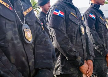 Presidente asciende a más de 600 agentes antinarcóticos bajo el decreto de “carrera del agente”