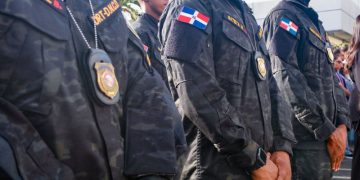 Presidente asciende a más de 600 agentes antinarcóticos bajo el decreto de “carrera del agente”
