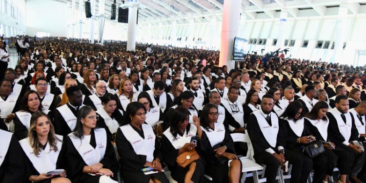 UFHEC celebra su cuadragésima octava graduación ordinaria con 2,185 nuevos profesionales