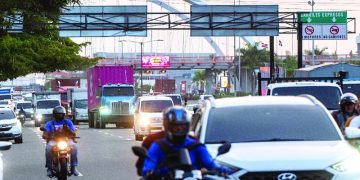 Industriales piden analizar el impacto para empresas que vehículos de carga circulen de noche