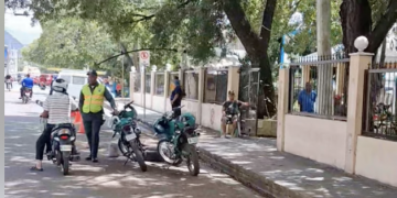 Digesett impone el orden a motoconchistas en Baní y la Gobernación lo tumba