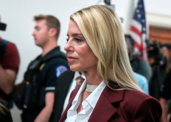 Exsecretaria de Justicia de EEUU se niega a hablar a legisladores del papel de Trump en caso Epstein
