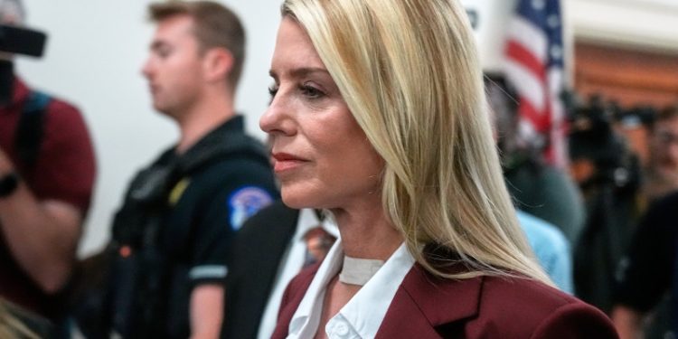 Exsecretaria de Justicia de EEUU se niega a hablar a legisladores del papel de Trump en caso Epstein