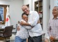 Alcalde Ulises Rodríguez escucha a comunitarios y promete soluciones tras encuentro en Santiago