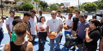 Alcalde Ulises Rodríguez entrega utilería deportiva en Altos de Rafey