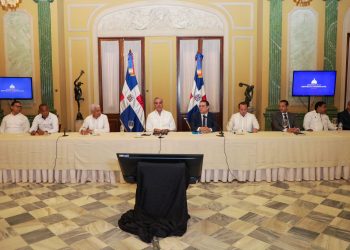 Gobierno dispone mesa permanente con transportistas para mitigar alza de combustibles y evitar aumentos en el pasaje en beneficio de los dominicanos