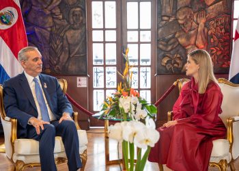 Presidente Abinader sostiene reunión bilateral con la mandataria electa Laura Fernández Delgado para continuar fortaleciendo los lazos fraternales, el comercio y la diplomacia entre ambos países
