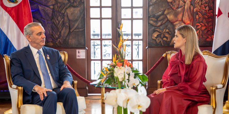 Presidente Abinader sostiene reunión bilateral con la mandataria electa Laura Fernández Delgado para continuar fortaleciendo los lazos fraternales, el comercio y la diplomacia entre ambos países