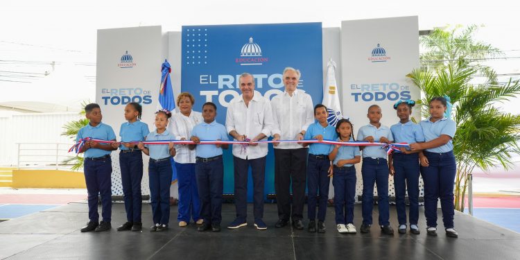 Presidente Abinader inaugura techado deportivo escolar multiusos del centro educativo Elvira de Mendoza, de Boca Chica