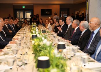Presidente Abinader sostiene encuentro con líderes empresariales panameños para ampliar oportunidades de inversión