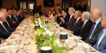 Presidente Abinader sostiene encuentro con líderes empresariales panameños para ampliar oportunidades de inversión