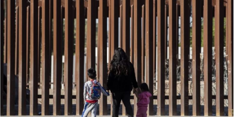 México y EEUU celebran que la migración irregular toca su menor nivel en 50 años