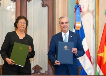Gobiernos de República Dominicana y de Surinam firman acuerdos de cooperación y alianzas estratégicas en el sector turístico, agricultura e inversión privada