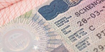 El visado Schengen: la larga fila dominicana ante las puertas de Europa