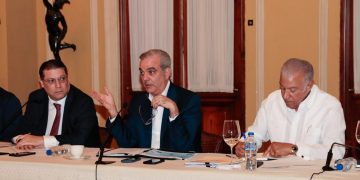 Presidente Abinader afirma que la cooperación entre el Gobierno y sectores productivos fortalece la estabilidad y protege a la población de efectos externos