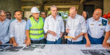 Presidente Luis Abinader supervisa avances del nuevo cuartel y la Escuela Regional Norte del Cuerpo de Bomberos de Santiago