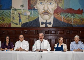 Presidente Abinader se reúne con líderes comunitarios y evalúa avances de obras clave en Santiago