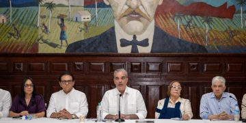 Presidente Abinader se reúne con líderes comunitarios y evalúa avances de obras clave en Santiago