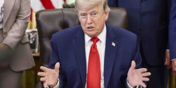 Donald Trump anuncia que este domingo se firmará el acuerdo con Irán para poner fin a la guerra
