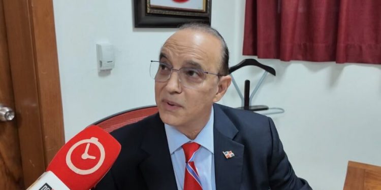 Quique Antún abre las puertas del PRSC a Alofoke: “Puede aspirar a la Presidencia si así lo desea”