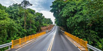 Gobierno inaugura la carretera Monte Plata–Cevicos