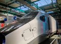 Inician el ensamblaje de trenes de Monorriel de Santiago en la fábrica de Belford en Francia
