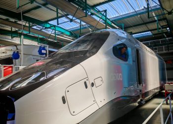 Inician el ensamblaje de trenes de Monorriel de Santiago en la fábrica de Belford en Francia