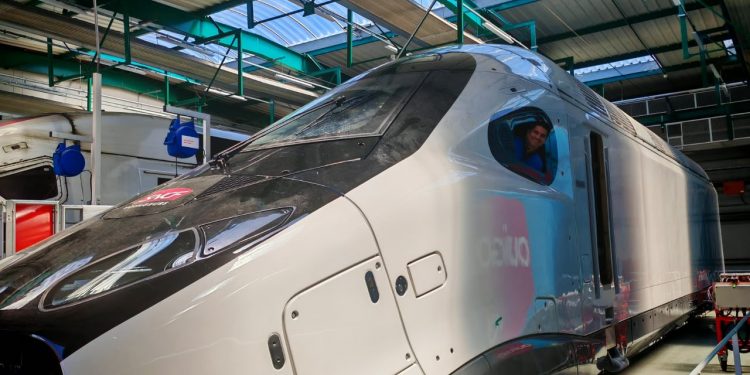 Inician el ensamblaje de trenes de Monorriel de Santiago en la fábrica de Belford en Francia