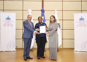 Supérate y Conape gradúan más de 200 personas cuidadoras de personas adultas mayores en el Gran Santo Domingo
