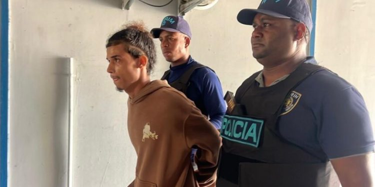 Trasladan desde Haití a “El Pollito”, acusado de matar de un disparo a su amigo durante una fiesta de cumpleaños en Santiago