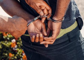Ministerio Público arresta inspector migratorio que exigió un soborno de RD$100 mil a mujer