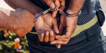 Ministerio Público arresta inspector migratorio que exigió un soborno de RD$100 mil a mujer