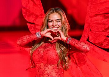 Karol G le pide a De la Espriella una Colombia "con más oportunidades y menos odio"