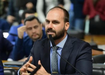 Un hijo de Bolsonaro condenado a cuatro años de cárcel en Brasil por hacer lobby por su padre en EEUU