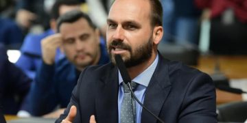 Un hijo de Bolsonaro condenado a cuatro años de cárcel en Brasil por hacer lobby por su padre en EEUU