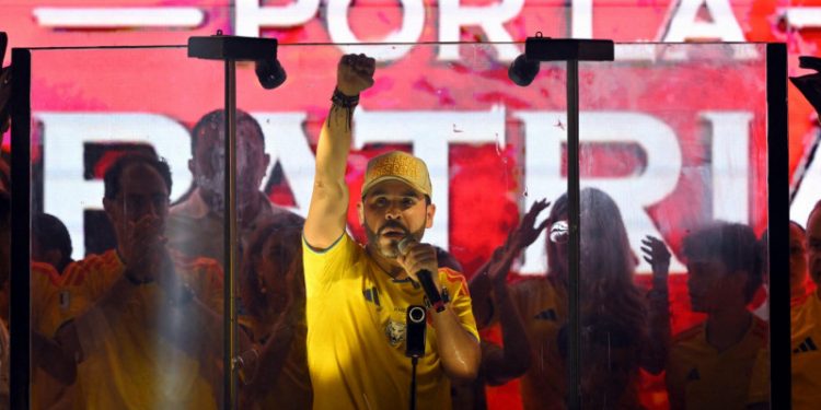 Abelardo de la Espriella, el abogado que aspira gobernar Colombia con "mano de hierro"