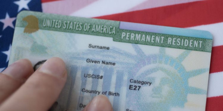Nueva regla de Trump golpea a la migración legal
