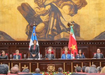 Presidenta de Surinam aboga por diálogo fuerte con RD