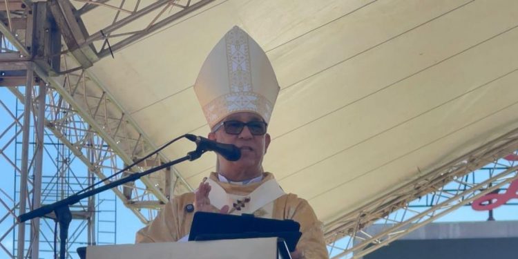 Arzobispo de Santiago llama a enfrentar casos de violencia