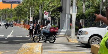 Conductores desafían las normas de tránsito pese a presencia de agentes de la Digesett