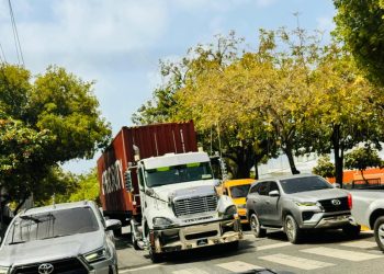 Dos gremios valoran limitar horario de vehículos pesados