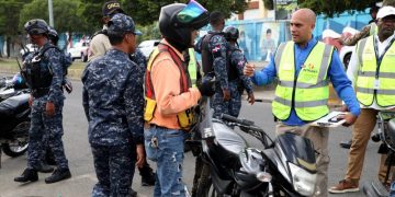 14 haitianos detenidos durante operativo en DN contra paradas ilegales de motocicletas