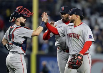 Contreras conecta un jonrón e impulsa 3 carreras para liderar a Boston sobre Yankees