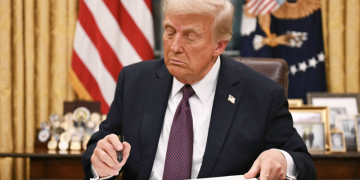 Juez federal anula política de Trump contra inmigrantes de 39 países