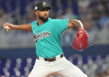 Sandy Alcántara y Otto López conducen Marlins a superar a los Rays