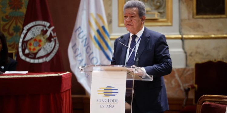 Leonel Fernández defiende a Trump: Cualquier país tiene derecho soberano a deportar