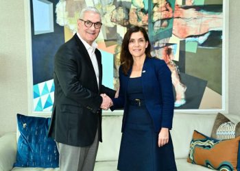 Embajadora de EEUU visita a Gonzalo Castillo y sostienen reunión