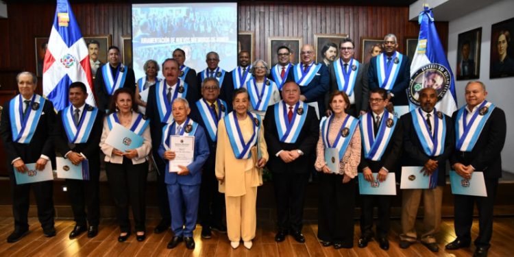 Instituto Duartiano juramenta nuevos miembros de honor